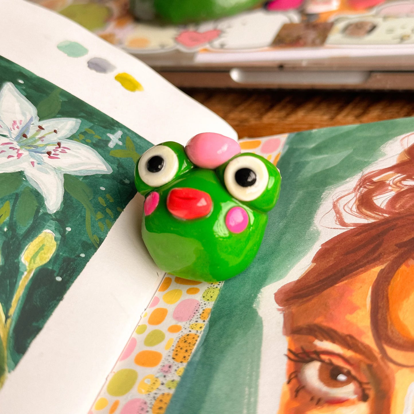 frog bestie desk friend